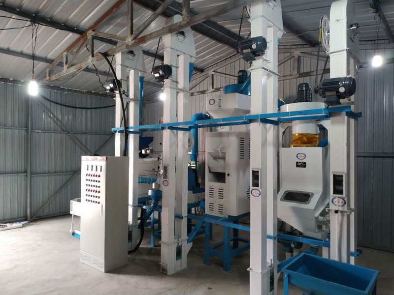 NZJ10型小米成套加工設備安裝調試完畢。河北人張家口蔚縣宋家莊鄉宋家莊村